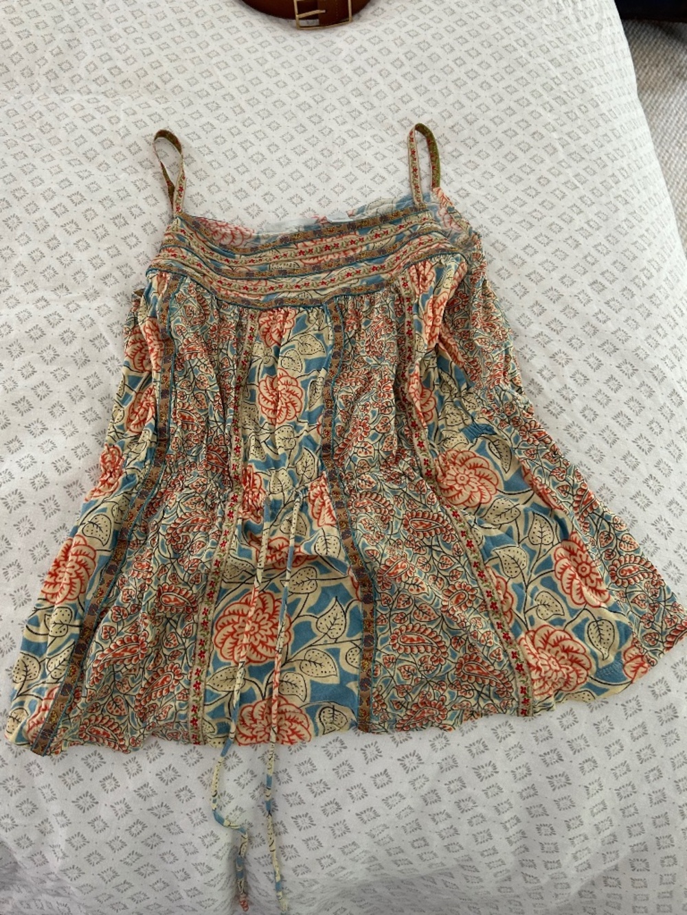 Flower tank strap blouse